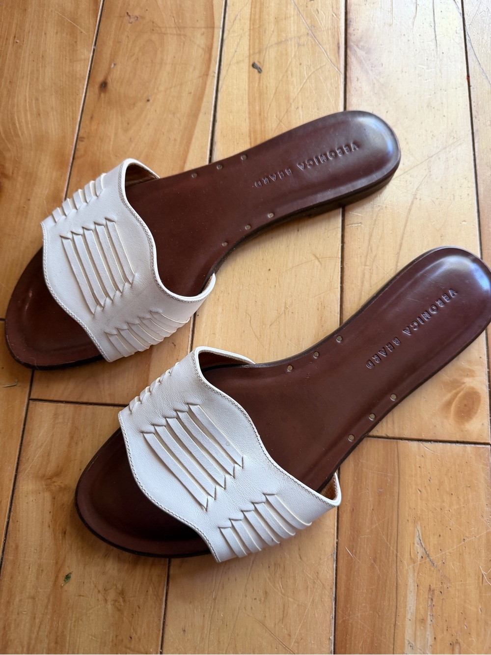 Veronica Beard White Leather Slide Sandals with Brown Footbed